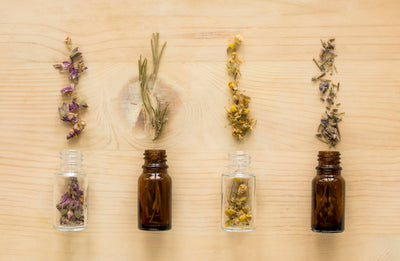 Top 10 uleiuri esențiale în aromaterapie – Descoperă aromele care îți transformă starea de spirit